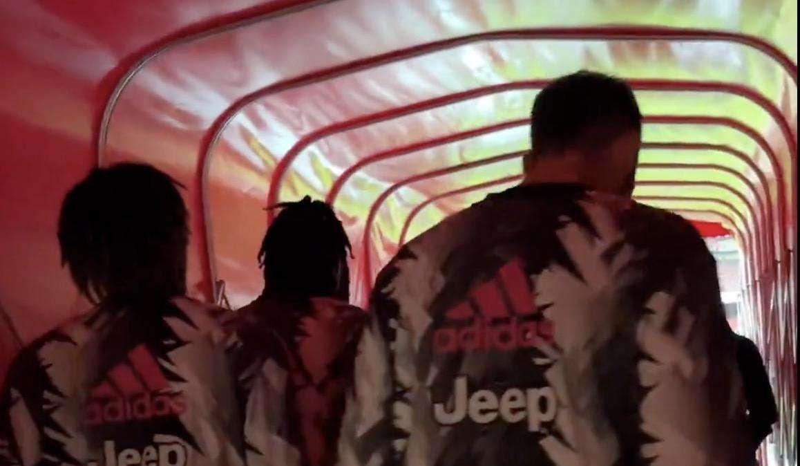 VIDEO - Juventus  in campo per il riscaldamento