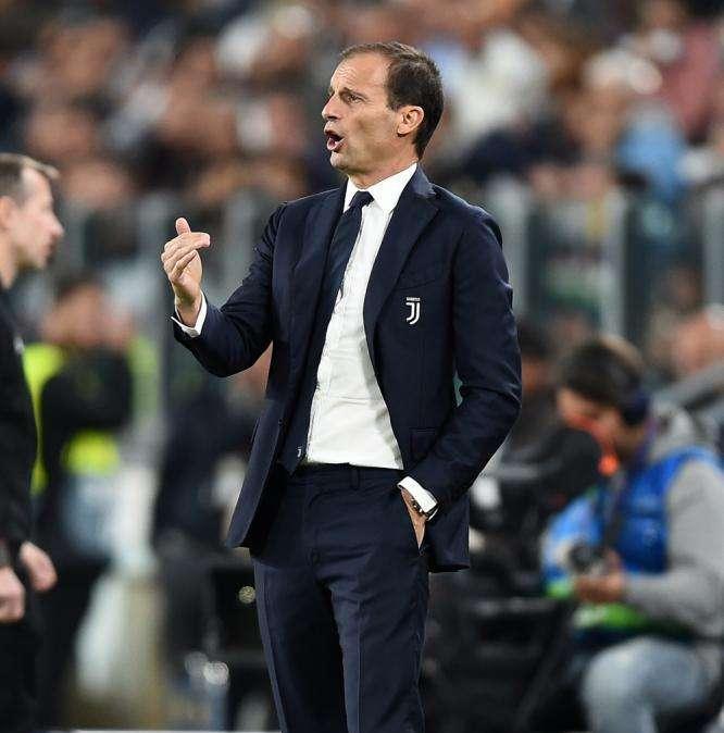 ALLEGRI: "Dobbiamo stare vicini a Ronaldo, Douglas Costa ok per il Genoa. Pogba? E' a Manchester. Record di vittorie? Mi ricordo quel Milan di Capello..."