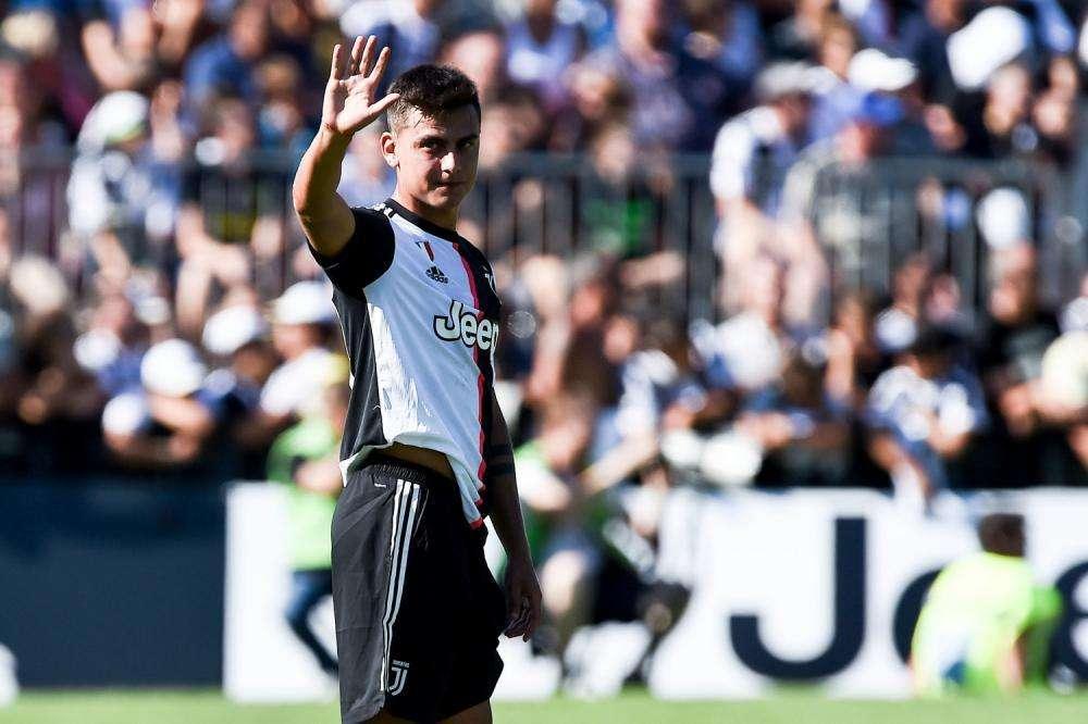 DYBALA POSTA LA CASA BIANCONERA 