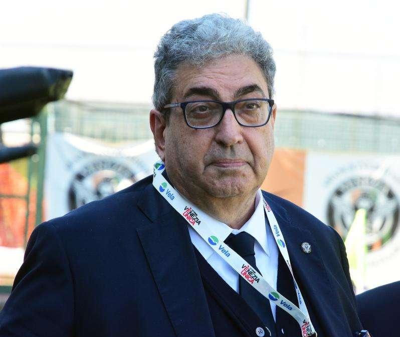 Sportitalia - Perinetti: "Se facesse colpo a centrocampo la Juve migliorerebbe ulteriormente. Bonucci ceduto per mantenere equilibri interni"