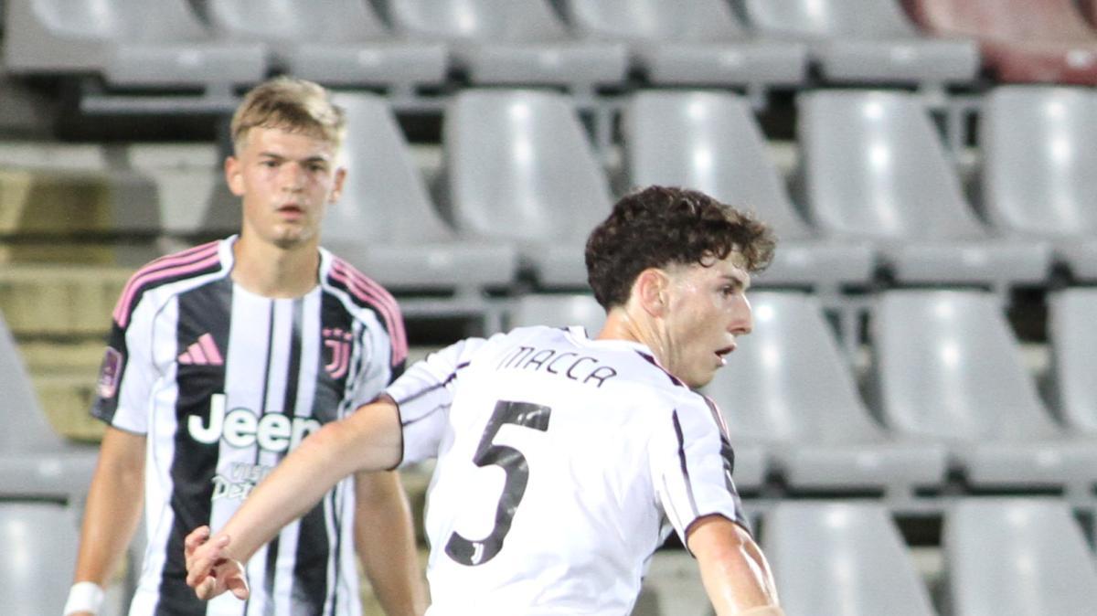 Juve, complicato l'acquisto di un centrocampista svincolato: si va verso la soluzione interna