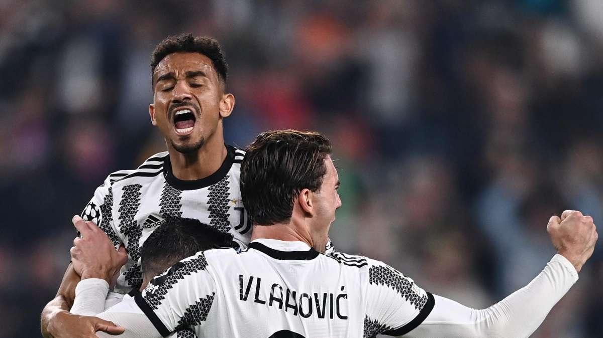 La Juventus su Twitter: "Più abbracci così"