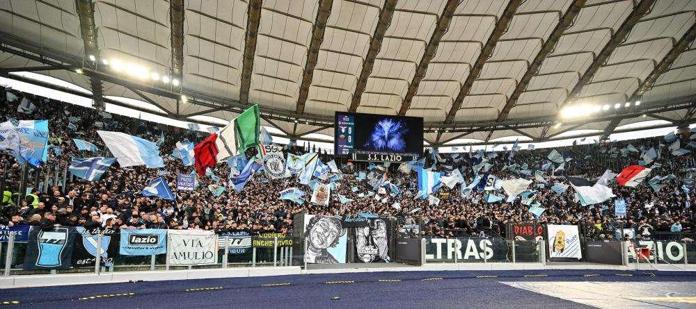 Cori antisemiti da parte della curva della Lazio: il giudice sportivo chiede altre indagini