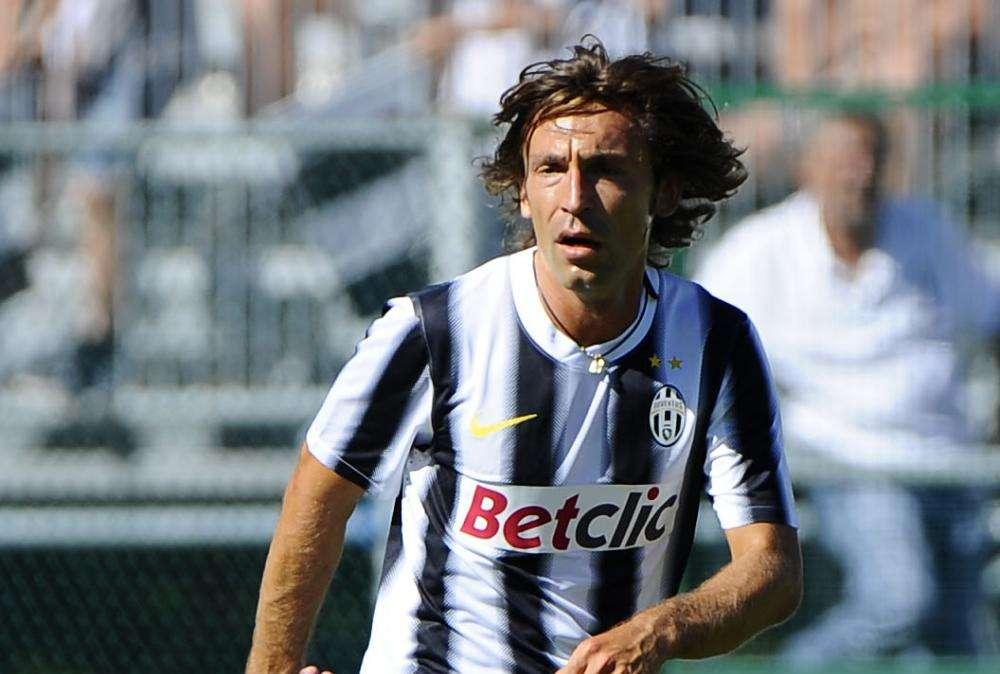 La Juve incanta, 8 gol e spettacolo. Subito grande Vucinic, Toni fa una tripletta, Pirlo e Marchisio dirigono la banda.