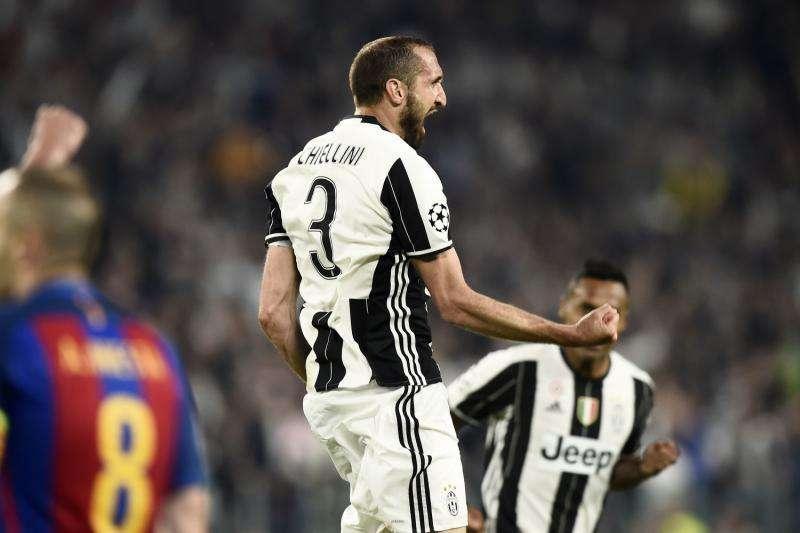 Più forti del Barça, dell'arbitro e dei gufi: la lezione della Juventus ai rosicatori italici