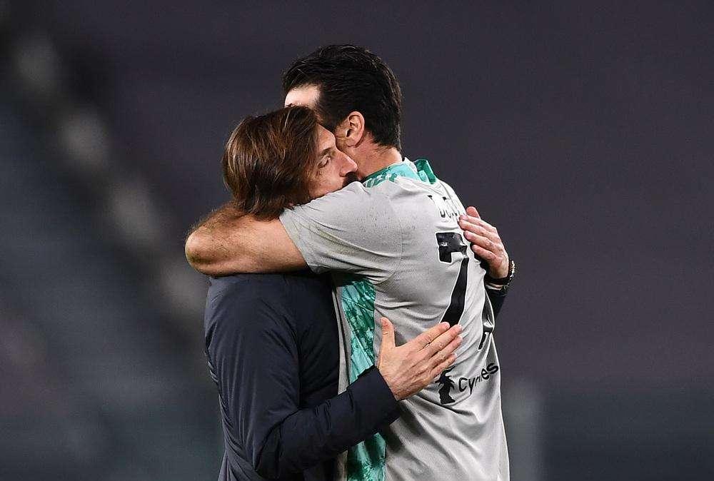 Mauro: "Il portiere più forte della storia in panchina crea qualche problema. Se poi quando gioca..."