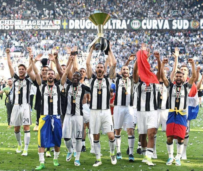 VIDEO - La festa nello spogliatoio Juve
