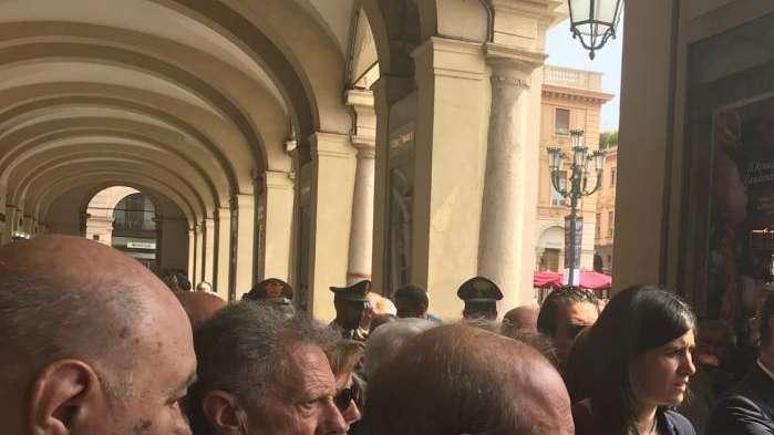 LIVE TJ - Torino ricorda Erika Pioletti. La Sindaca Appendino in Piazza San Carlo con la famiglia della ragazza