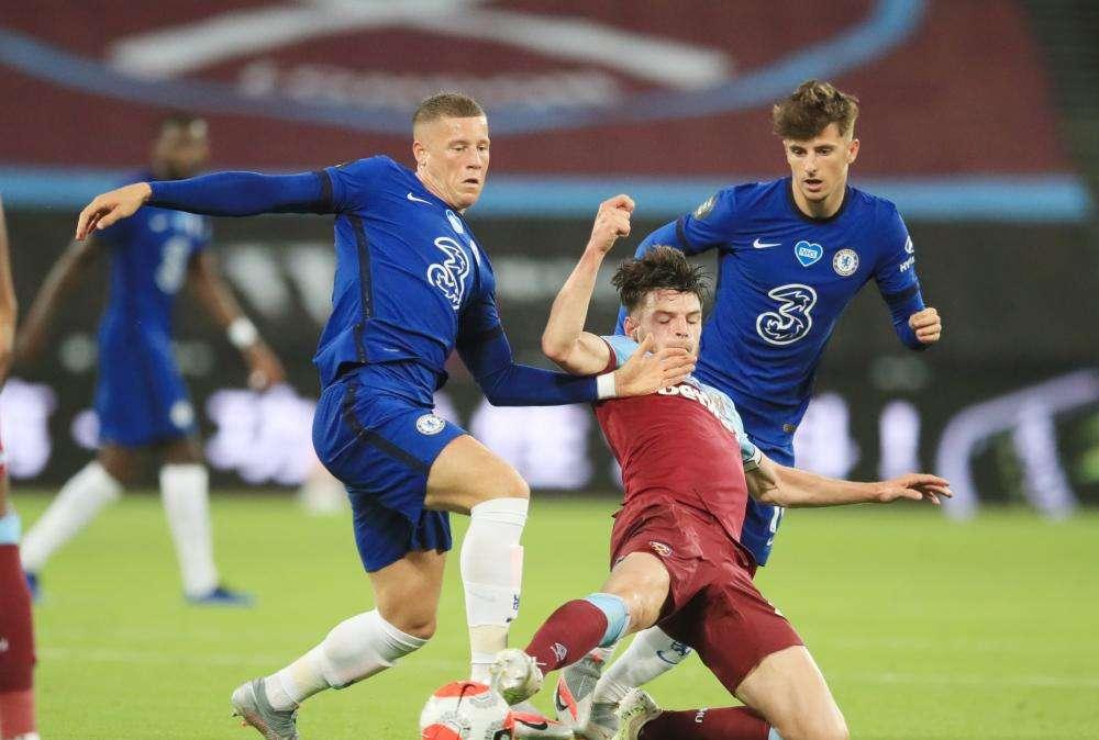 Chelsea ko nel derby, sorpasso al Leicester fallito