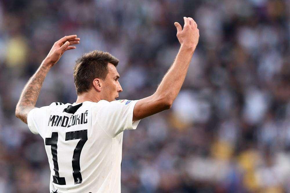 LIVE CONTINASSA - 21 convocati. Assenti Chiellini e Bernardeschi. Tornano Khedira e Mandzukic. Domani possibili cambi. In attacco dovrebbe giocare Douglas Costa 