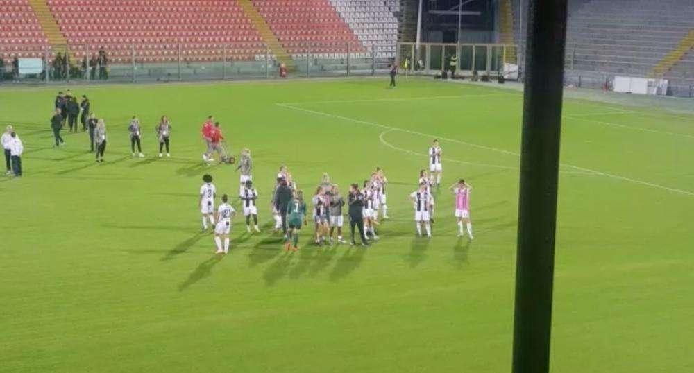 LIVE TJ - I tifosi juventini rincuorano le ragazze di Rita Guarino (VIDEO)