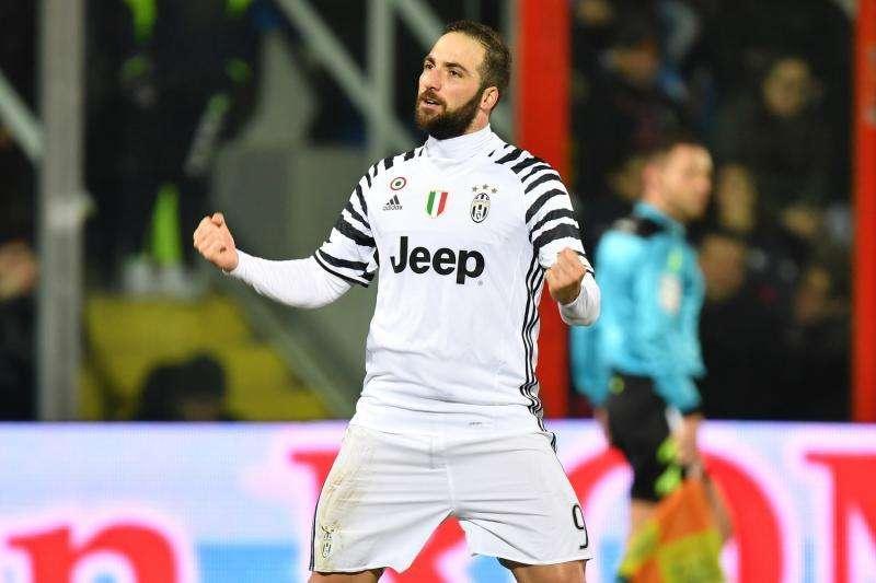 LIVE TJ - PESCARA-JUVENTUS 0-2 - Higuain regola il Pescara, apprensione Dybala ma è +8 sulla Roma