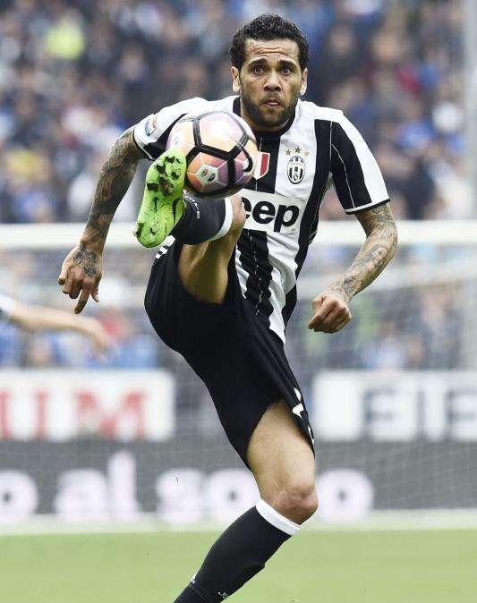 DANI ALVES a Uefa.com: "Non abbiamo ancora vinto niente, serve l'ultimo sforzo per portare la Coppa a casa"