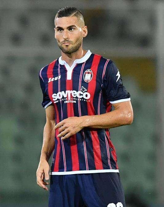 QUI CROTONE - Rosi: "Oggi godiamo ma da domani c'è da resettare tutto e pensare alla battaglia di domenica, che sarà difficilissima"