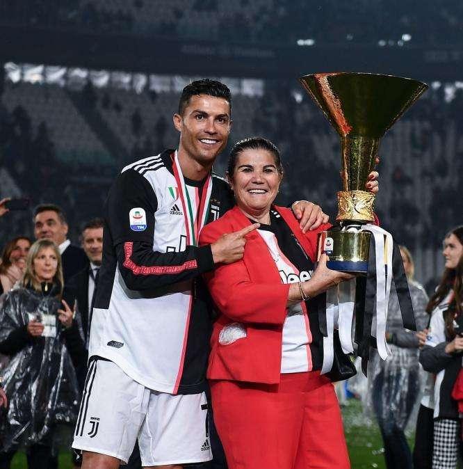 Sassuolo-Juventus, la carica di Dolores Aveiro (mamma Cristiano Ronaldo): "Buona fortuna ai bianconeri"