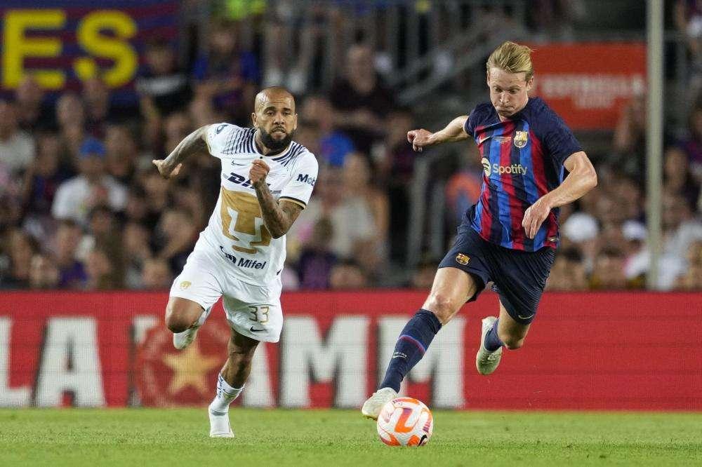 Il contratto di De Jong non è valido, altri guai per il Barcellona