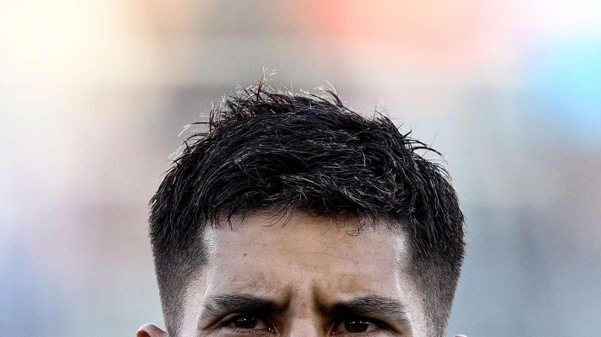 Napoli, Per Olivera lesione di secondo grado al legamento collaterale mediale del ginocchio sinistro. Salterà la gara con la Juventus 