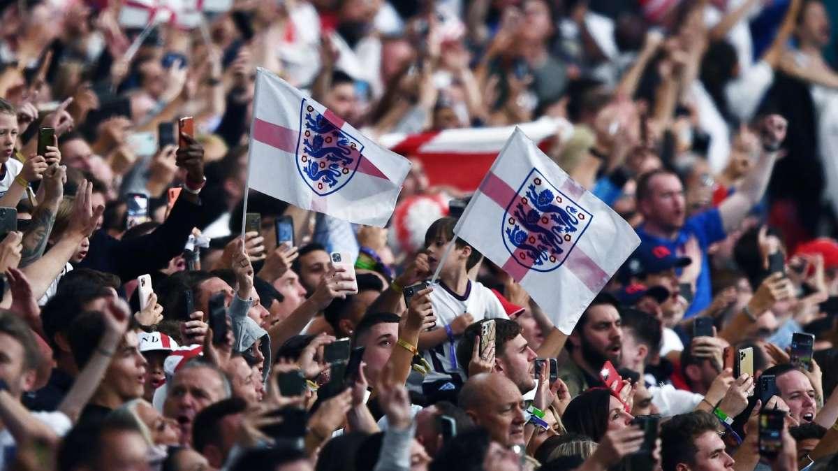 Premier League, allineamento con l'UEFA per restrizioni su spesa trasferimenti e stipendi