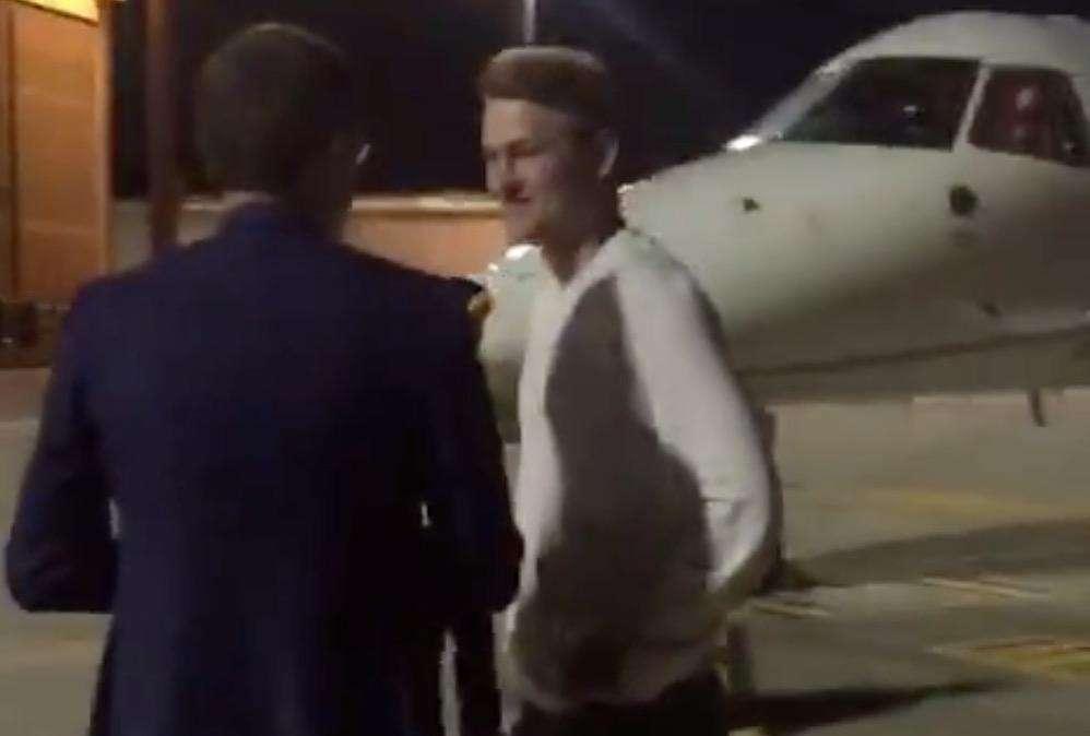 LIVE TJ - DE LIGT è atterrato a Caselle: "Ciao Bianconeri, sono davvero felice di essere qui!" (FOTO-VIDEO)