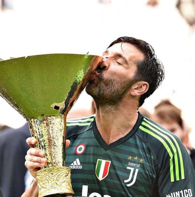 BUFFON: "La depressione? Ci vuole pazienza per uscirne, decisi di non mollare il mio lavoro"