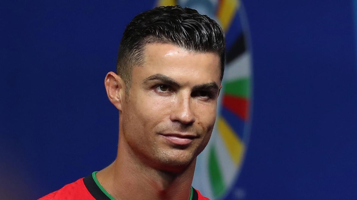 Alex Telles racconta CR7 a tavola: "Ha il suo pasto, il nutrizionista arriva con il piatto"