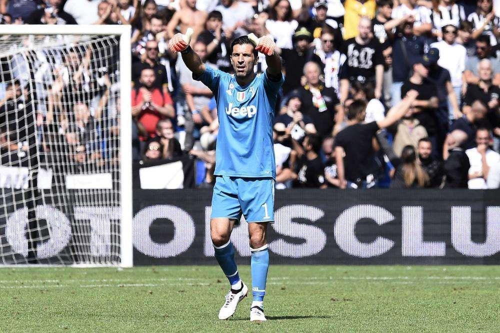 BUFFON A STRISCIA: "Dobbiamo migliorare, non vogliamo deludere i nostri tifosi"