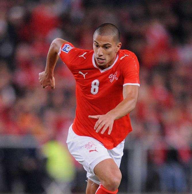 Pierluigi Pardo: "Alla fine Inler andrà alla Juve. Trezeguet e Amauri sono i nomi per la riserva di Cavani"