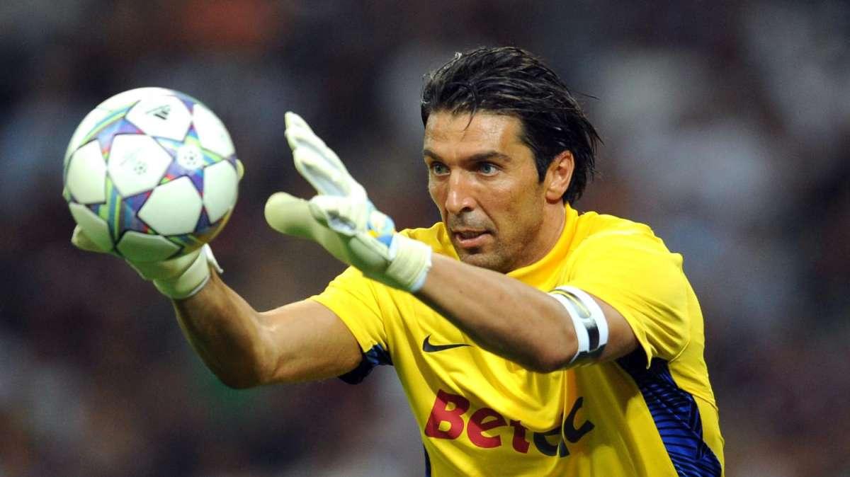Buffon: "Serata da grandissimi brividi. La Juve ora è avanti cinque sei anni. Primo gol? Spero che lo faccia Alex"
