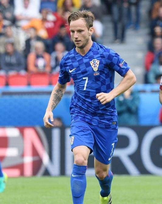 Rakitic gioca poco ma lavora al rinnovo con il Barça 