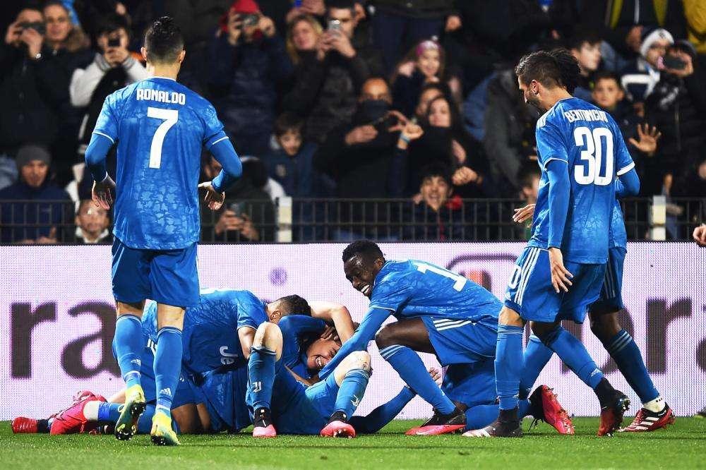 Coronavirus, Garcia: "Stufa di vedere calciatori che palleggiano con carta igienica e basta"