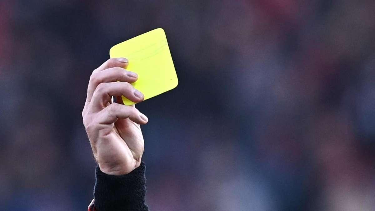 Juve tartassata dagli arbitri: con 30 gialli è la squadra più ammonita della Serie A dopo il Lecce. L'Inter ultima con appena 16 cartellini!