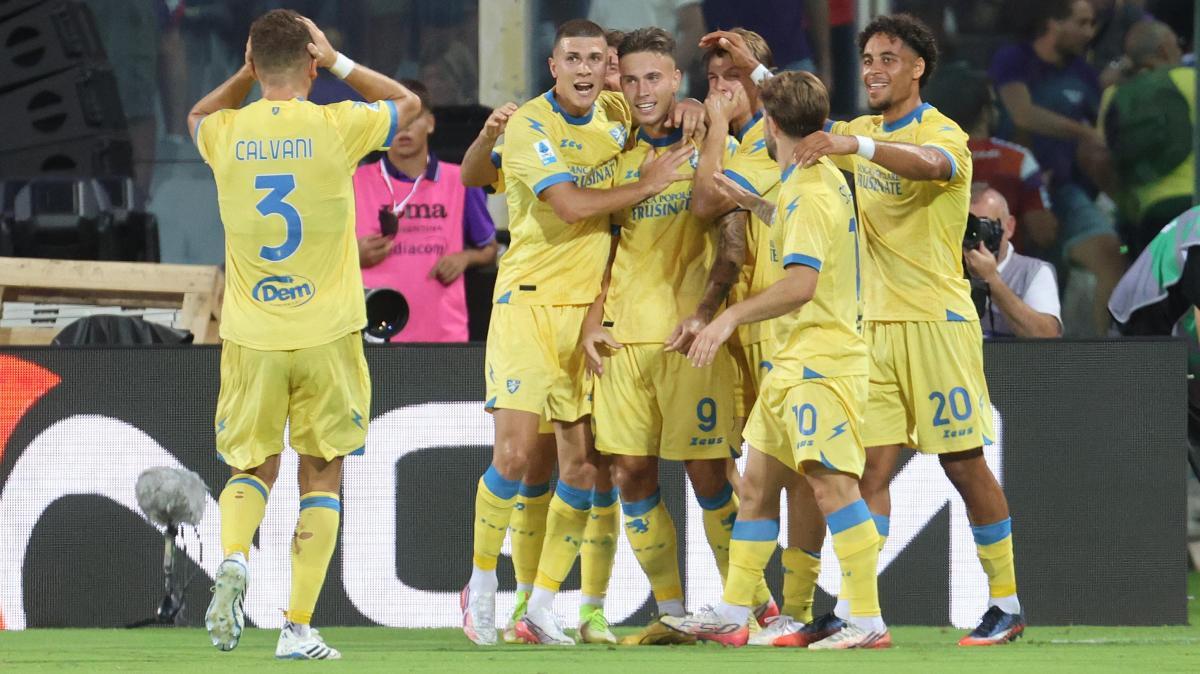 Colpaccio Frosinone, Como battuto e agganciato. Il Parma vince e inguaia il Genoa