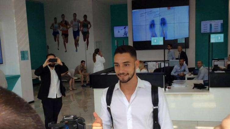 LIVE TJ - DE SCIGLIO ha firmato il contratto con la Juve, si attende ufficialità. Per lui oggi primi selfie e autografi con i tifosi. Controlli anche per alcuni giovani bianconeri: spunta il ceco Penner (FOTO-VIDEO)