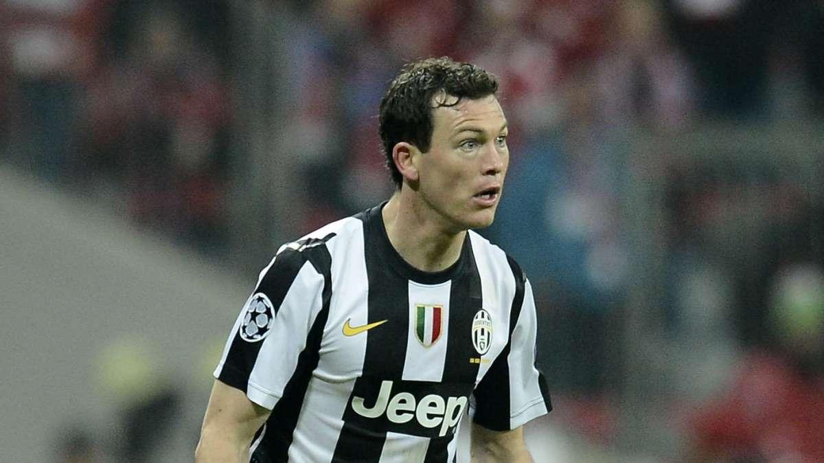 E' Lichtsteiner il giocatore svizzero più caro