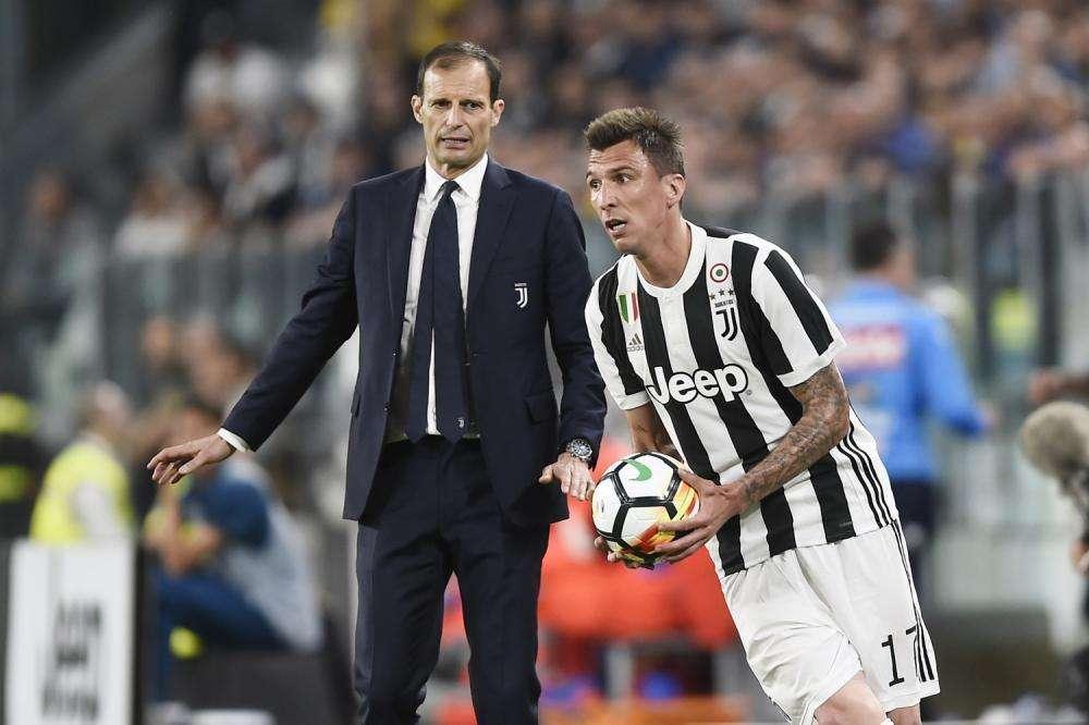 LIVE - Juve in ritiro. 23 convocati. Tornano Mandzukic, De Sciglio e Sturaro. Domani spazio al 4-3-2-1. Ballottaggio Asamoah- Alex Sandro. In attacco spazio a Douglas Costa, Dybala e Higuain 