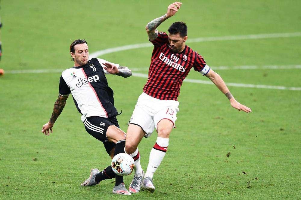 Gazzetta - Milik e Bernardeschi, lo juventino guadagna molto  