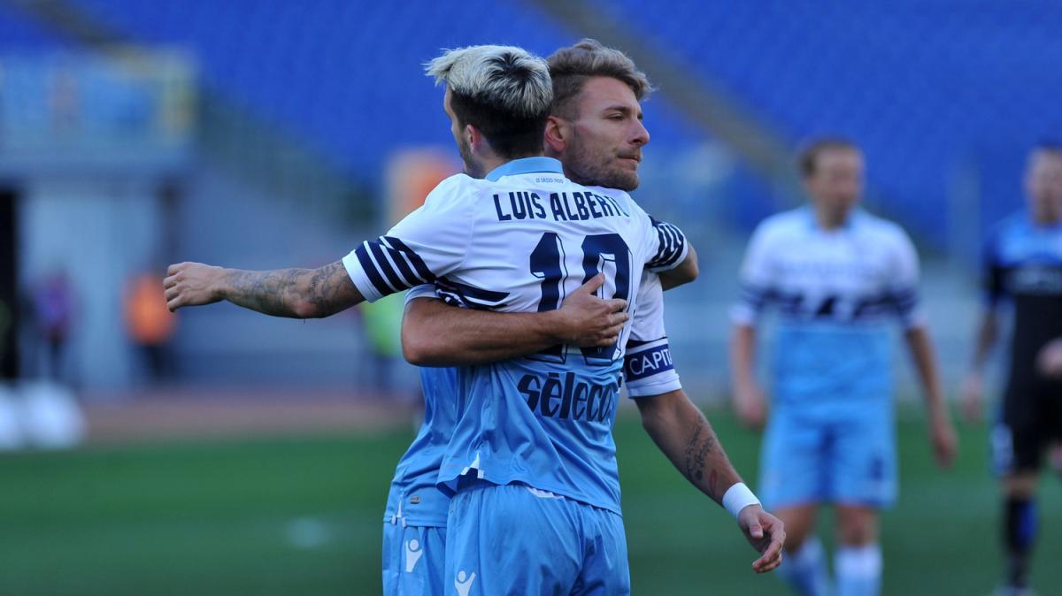 Luis Alberto su Immobile: "Una leggenda della Lazio, ha vinto la Scarpa d'oro in lotta con Messi e Ronaldo"