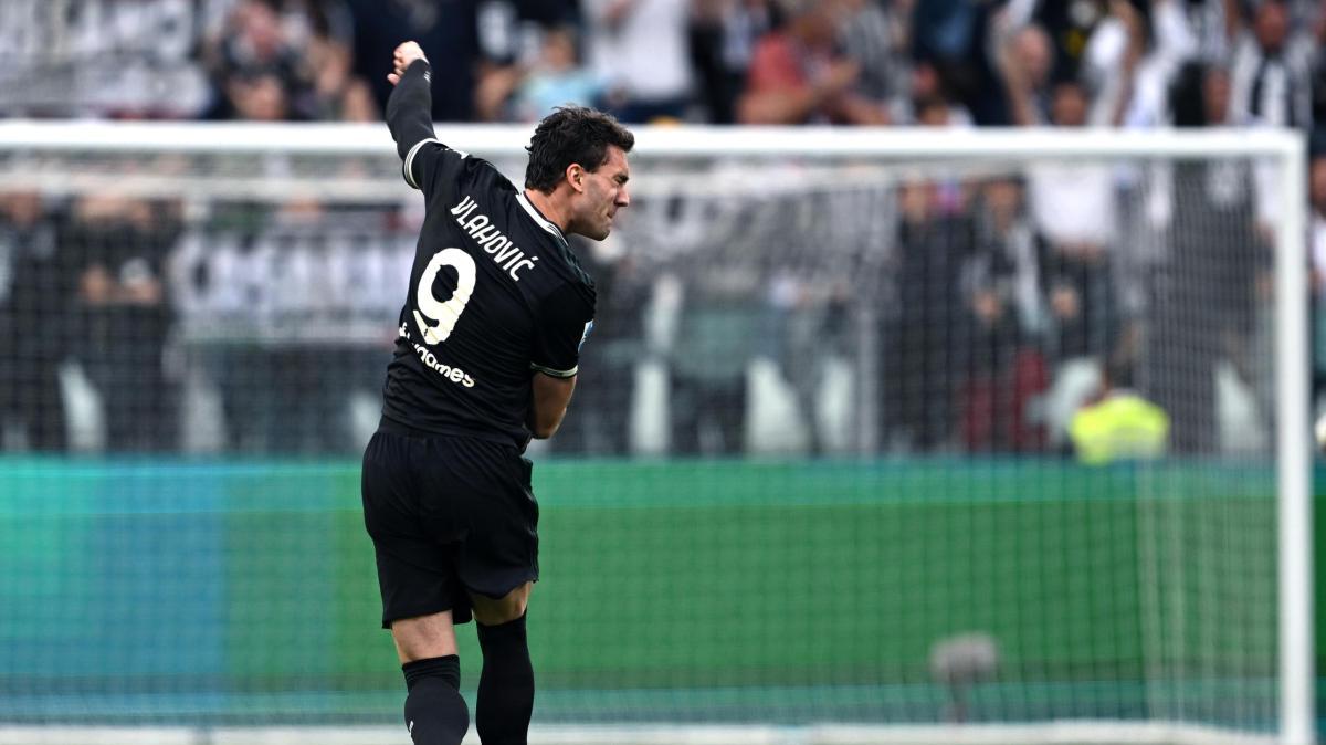 Vlahovic, occhio al Bayern: bavaresi pronti ad offrire un contratto al serbo