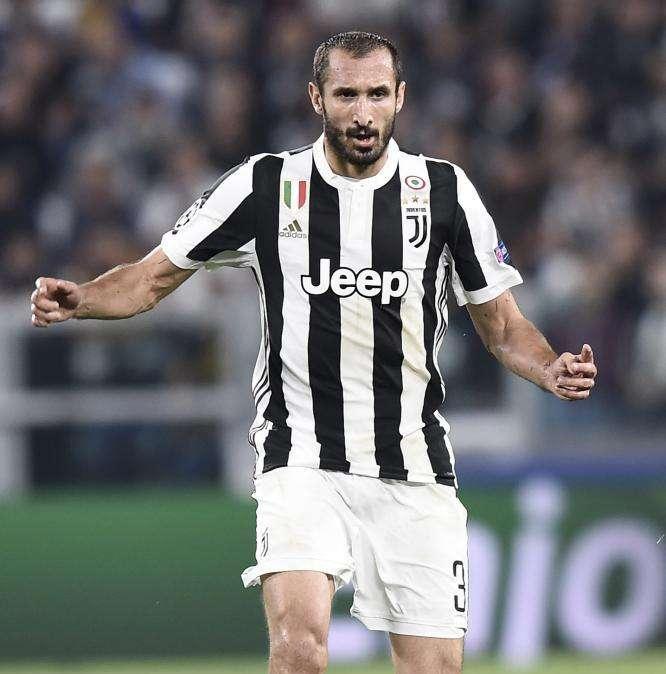 Dopo la pausa due rinnovi in casa Juve: Chiellini e Alex Sandro