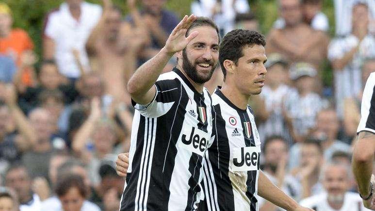 LIVE - JUVE A-JUVE B 2-0 - Higuain, primo gol bianconero! Un ottimo Pjaca vicino più volte alla rete. Problema per Pjanic, sostituito. Presenti Agnelli e dirigenza, assente Elkann. Bagno di folla