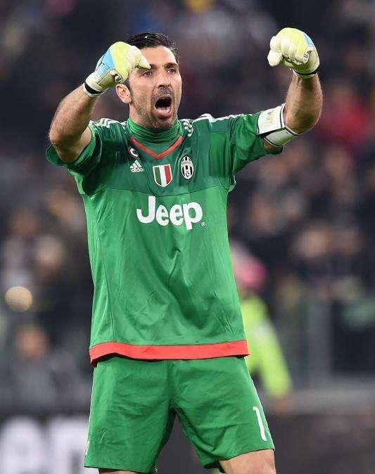 La vignetta di Manente - Buffon supera Zoff. Ora...