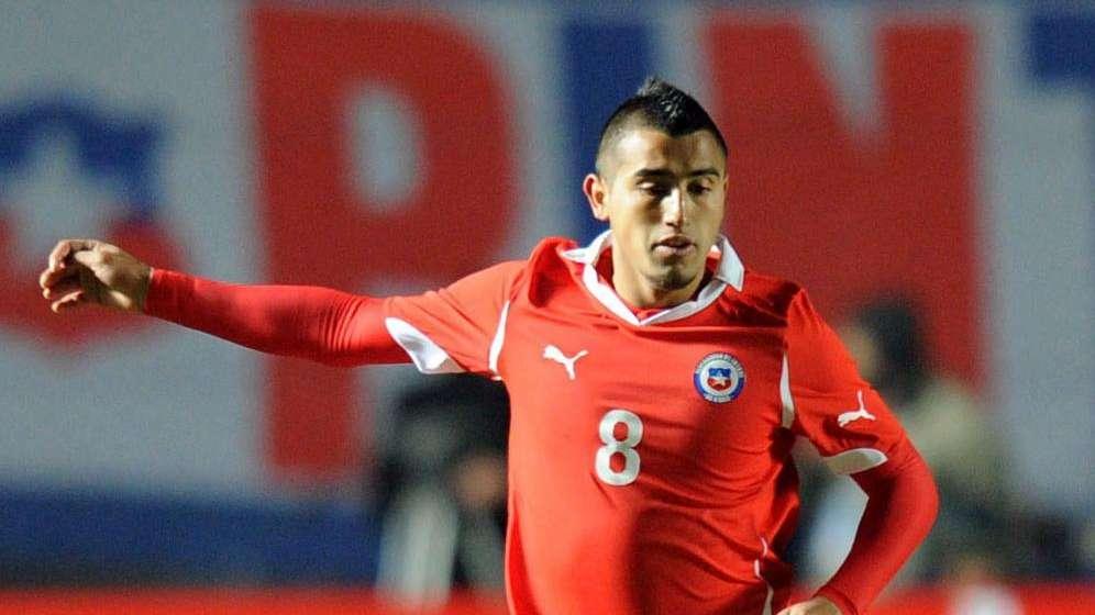 VIDAL pazzo di Juve: "Un onore firmare per uno dei club più prestigiosi d'Europa". Oggi le visite, domani la firma