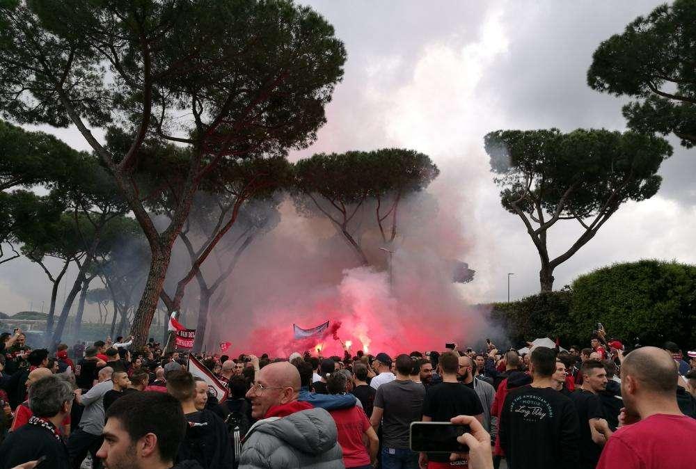 LIVE TJ - L'arrivo dei tifosi rossoneri