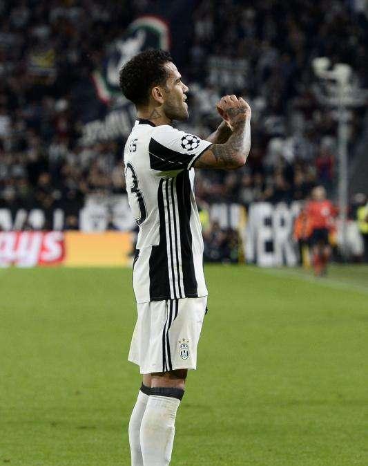 DANI ALVES: "La Juventus? Non so cosa stia succedendo, se andrò via lo farò senza creare problemi"