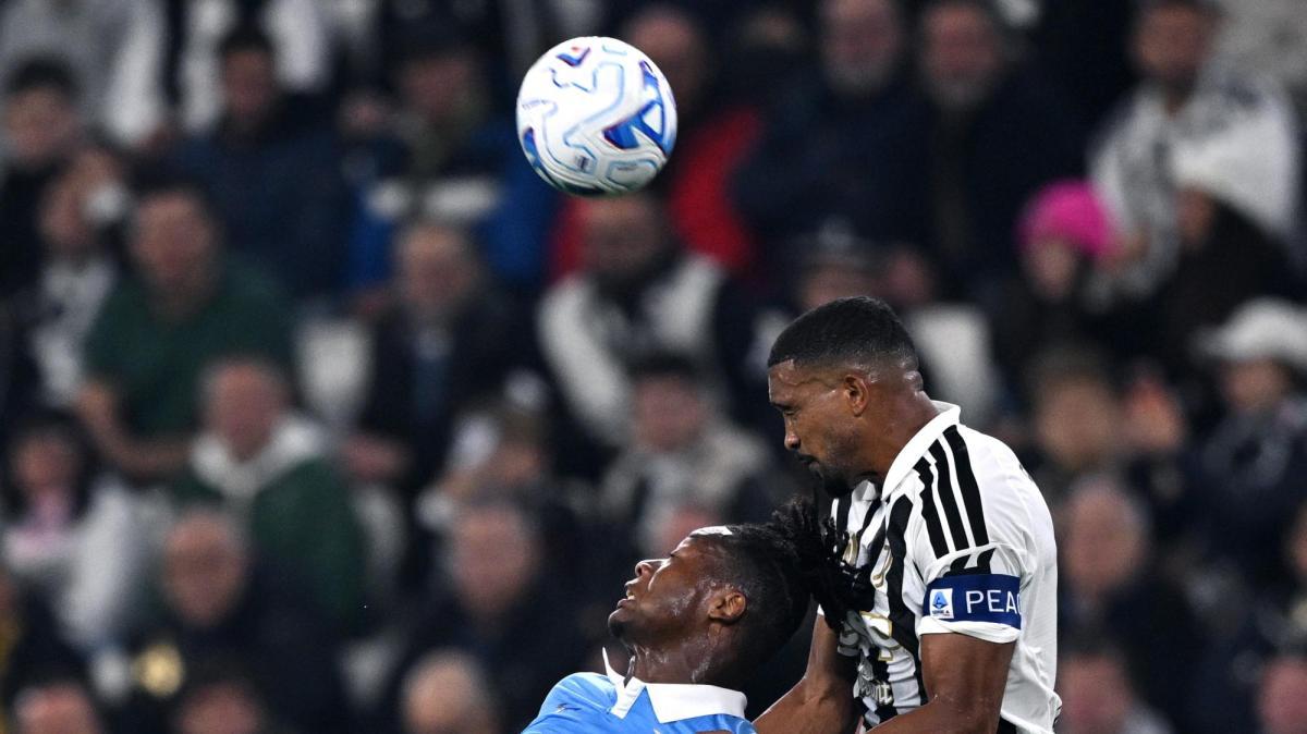 Juventus-Lazio 0-3, le pagelle dei bianconeri: Bremer e Sarr da incubo, delude anche Kolo Muani