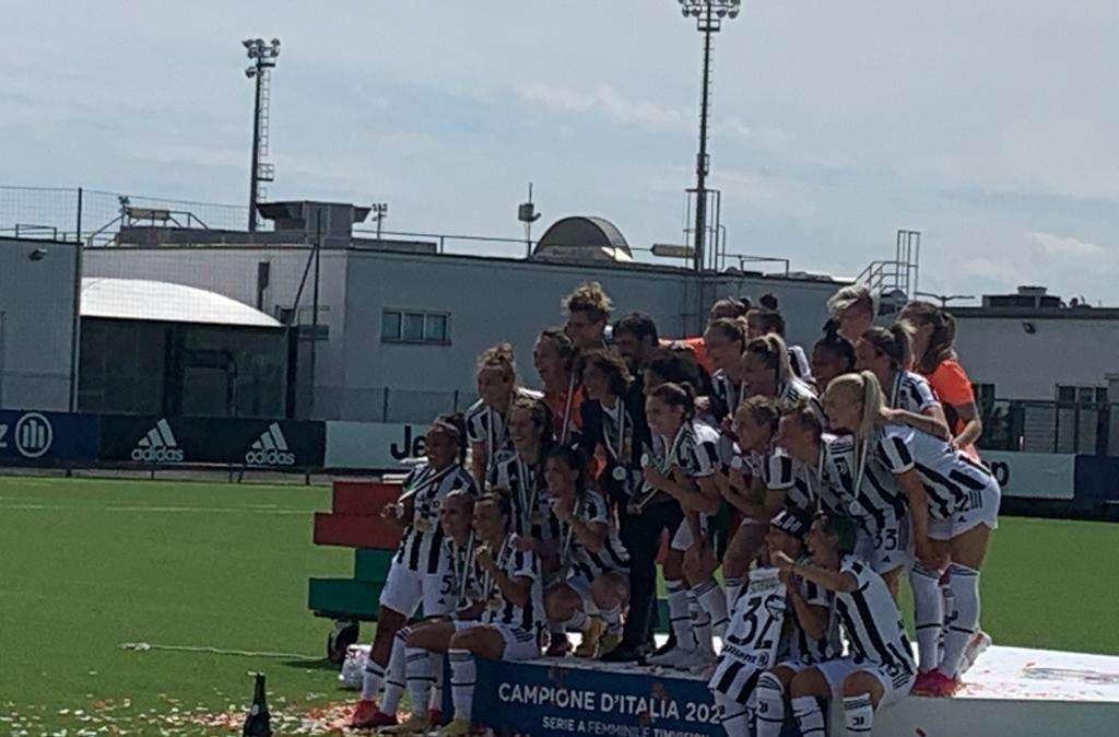 E' il compleanno di Peryaud-Magnin: gli auguri della Juventus 