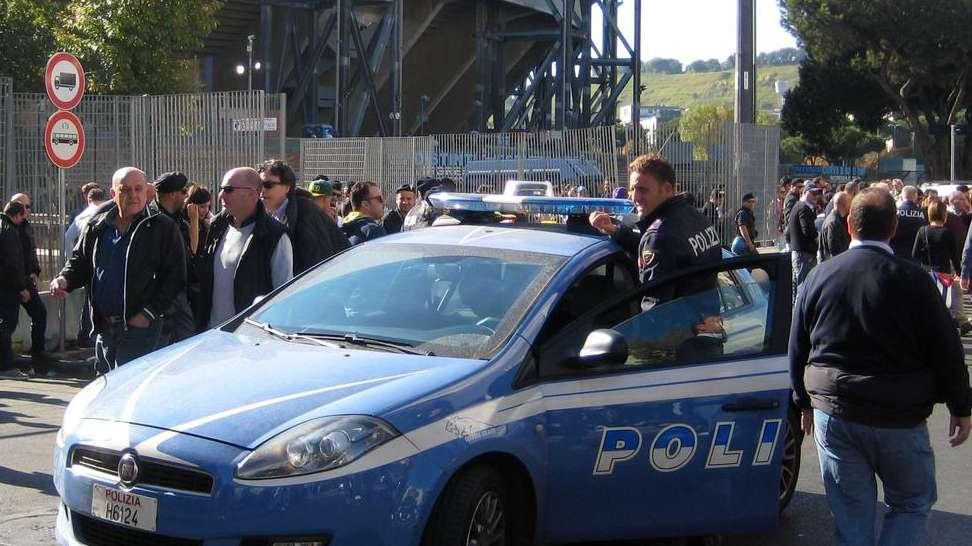 Il Tirreno - Capalbio, il pullman della Roma fermato dalla polizia stradale
