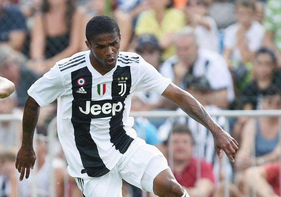 La Stampa - Sputo Douglas Costa, i precedenti: Mihajlovic prese otto giornate, Lavezzi tre