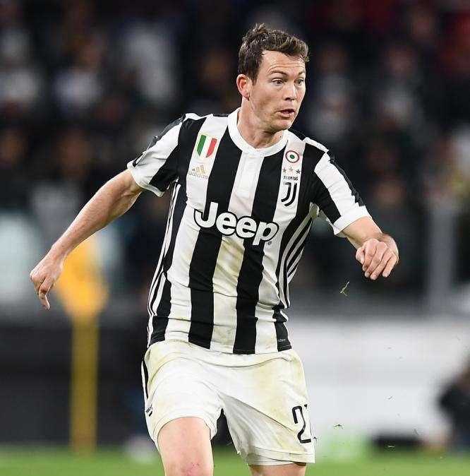 Corriere Torino - La Juve pensa alla cessione di Lichtsteiner, ma lui...
