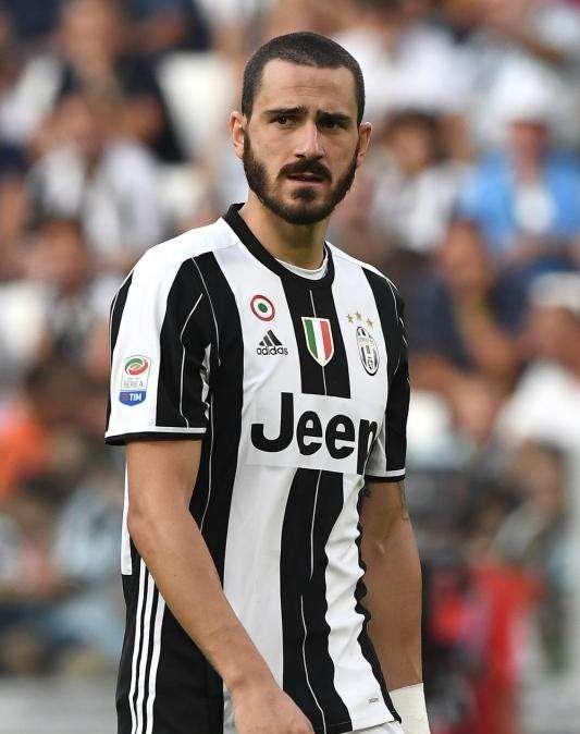 Sportitalia - Cruccu (Corsera): "Bonucci costretto all'umiliazione pubblica. Gesto poco corretto nei confronti di un giocatore che ha rinunciato ai soldi inglesi. Allegri al 3° anno litiga con tutti, al Milan volevano mettergli le mani addosso..."